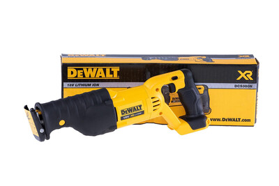 Аккумуляторная сабельная пила DeWalt DCS380NX без аккумулятора