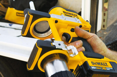 Аккумуляторный смазочный пистолет DeWalt DCGG571NK без аккумулятора фото 4